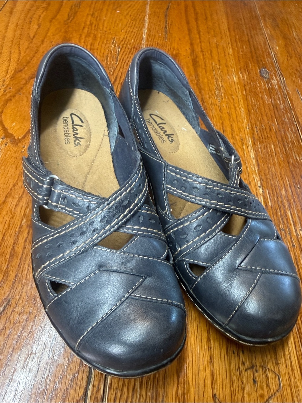 Clarks Women's Navy Blue Leather Slip-On Flats - 5M